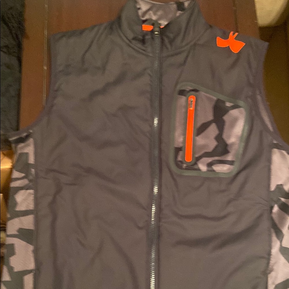 Under armour
L